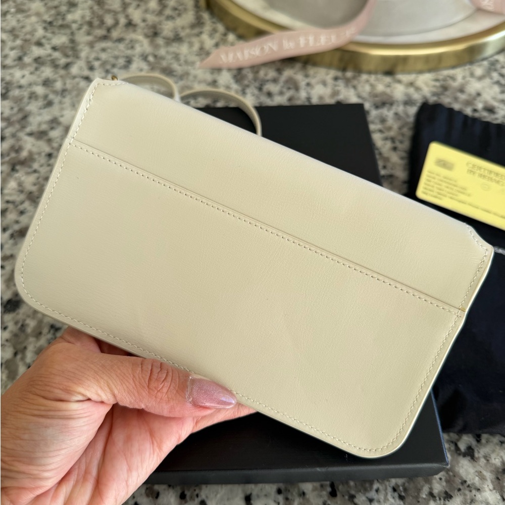 Yves Saint Laurent Cream Wallet with Gold Logo - Picture 3 of 4